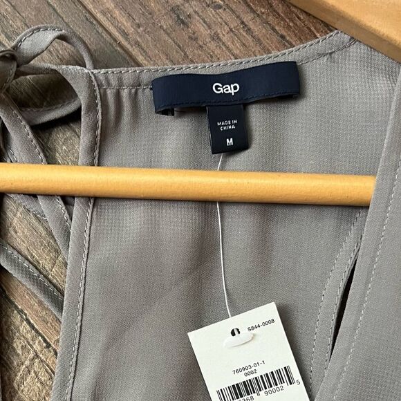 Gap Silver/Grey Sheer Elegant Tank Sz M NWT🏷 - Picture 8 of 15